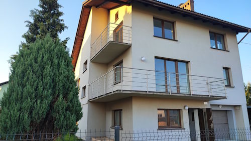 Balustrada nierdzewna na balkonie