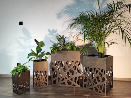 Metalowe eleganckie osłony na donice